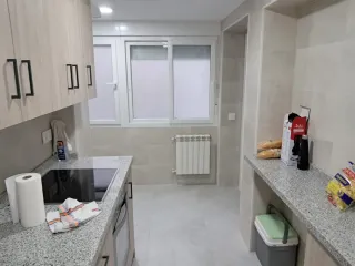 Se alquila piso en Avda. Granada