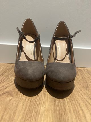 Zapatos tacón Zara Talla 39 color topo