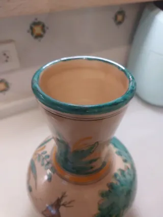 Jarrón de cerámica con ciervo