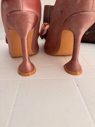 Décolleté con fiocco rosa