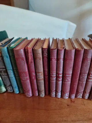 24 Libros colección editorial Aguilar