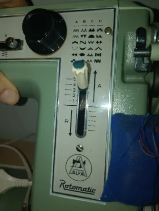 Máquina de coser Alfa Alfamatic 109
