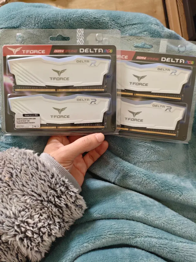 RAM 32GB 16x2 T-force Delta White RGB 3200Mhz