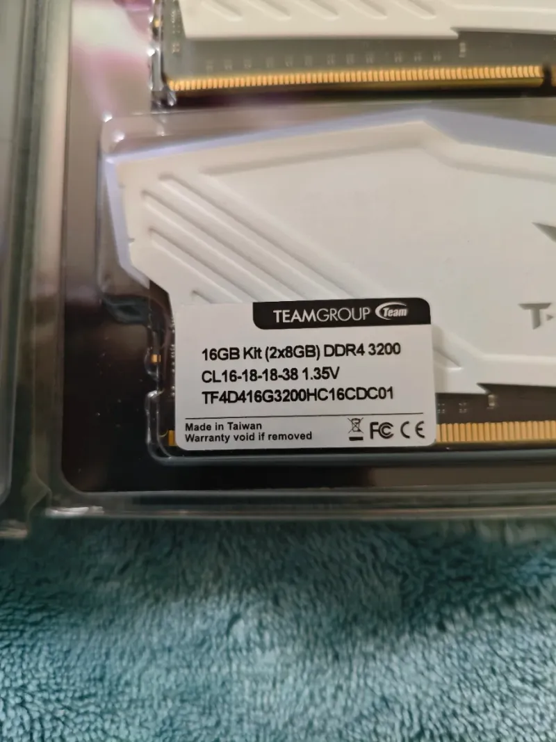 RAM 32GB 16x2 T-force Delta White RGB 3200Mhz afbeelding 3