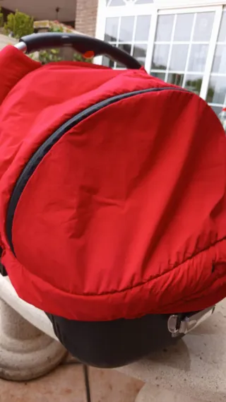 Capazo rojo para coche marca Jane