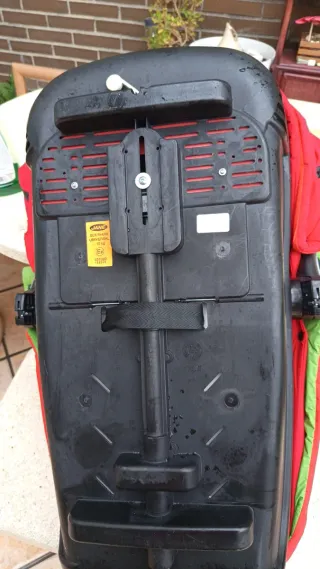 Capazo rojo para coche marca Jane