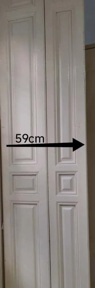 Contraventanas de madera maciza pintadas antiguas