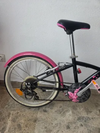 Bicicleta infantil B'TWIN rosa y negra