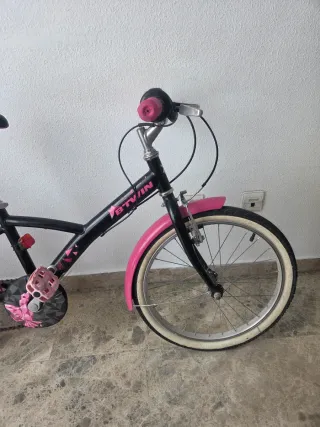 Bicicleta infantil B'TWIN rosa y negra