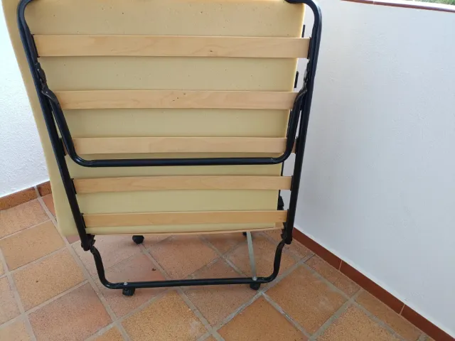 Cama Plegable Beige y Negra