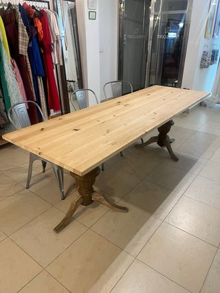 Mesa de madera rústica