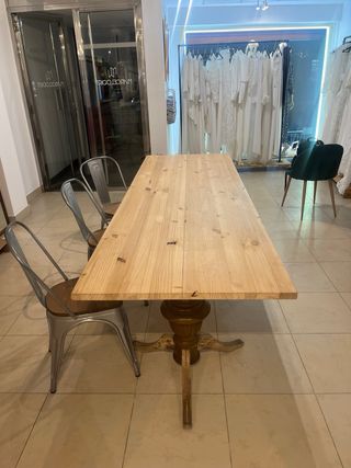Mesa de madera rústica