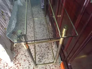 Entradita metal y cristal dorada tiene un picotazo