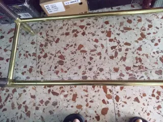 Entradita metal y cristal dorada tiene un picotazo