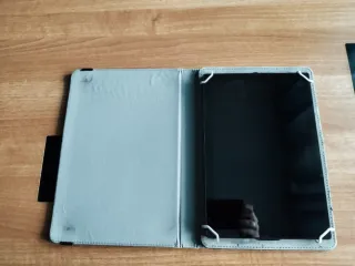 Tablet Aquaris E10 Negra con Funda