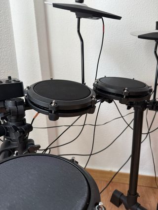 Batería Electrónica Alesis Drumkit EN GARANTÍA.