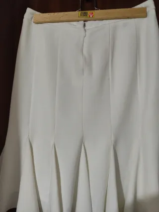 Falda blanca midi plisada