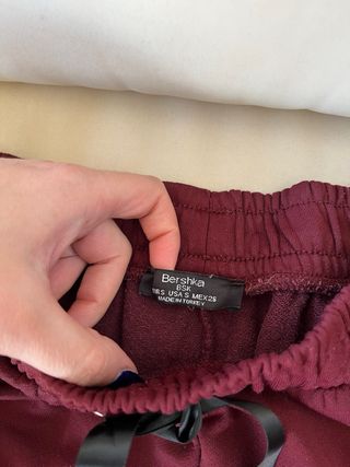 Pantaloni tuta Bershka rossi con scritta