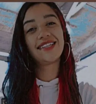 Cuidadora, o prestando servicios de limpieza.