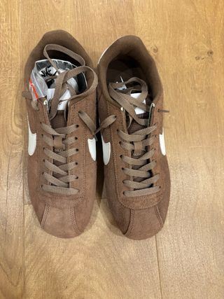 Zapatillas Nike Cortez Marrones y Blancas