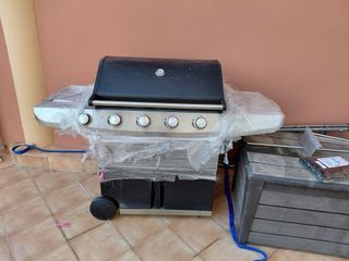 Barbacoa de gas en perfecto estado