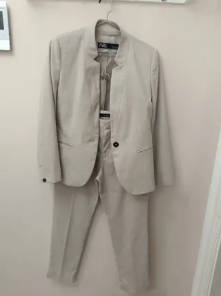 Traje de pantalón Zara beige