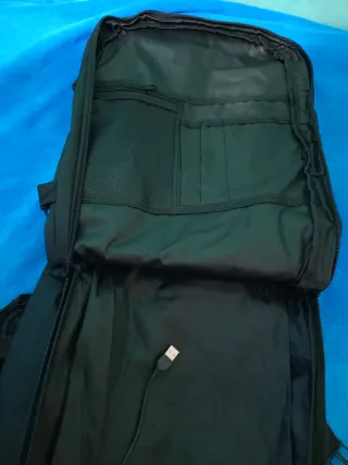 A ESTRENAR Mochila CORPORATIVA negra USB