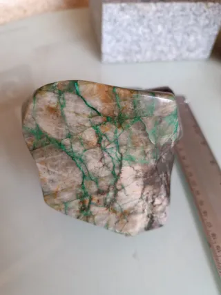 Piedra mineral decorativa