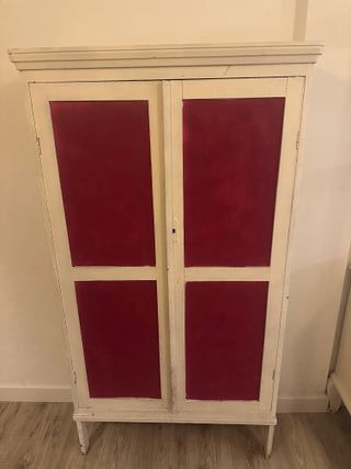 Armario pequeño con baldas