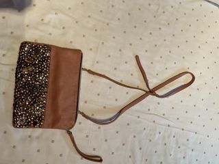 Bolso de mano y hombro con tachuelas