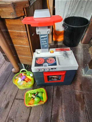 Cocinita de juguete con accesorios