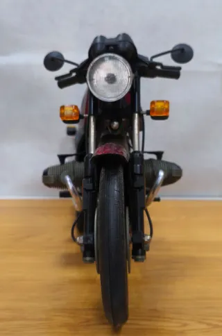 Moto BMW R100RS de juguete