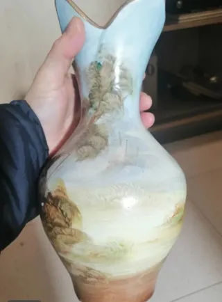 Jarrón antiguo con escena de caza