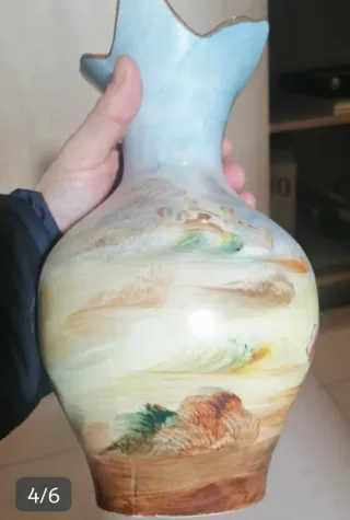 Jarrón antiguo con escena de caza