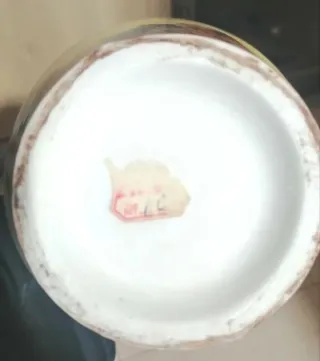 Jarrón antiguo con escena de caza