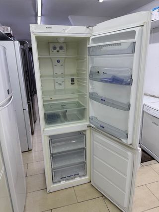 Nevera Whirlpool blanca