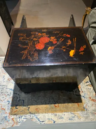 Mueble Chino Lacado Negro y Dorado