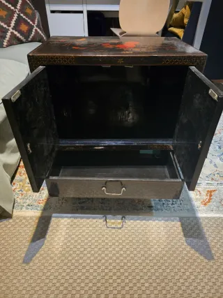 Mueble Chino Lacado Negro y Dorado