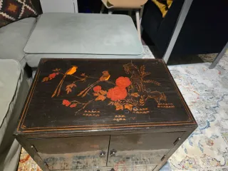 Mueble Chino Lacado Negro y Dorado