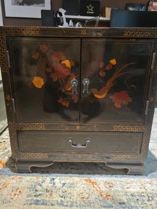 Mueble Chino Lacado Negro y Dorado