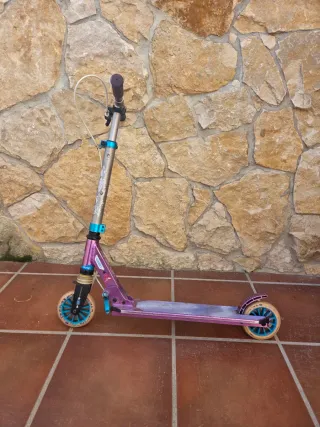 Patinete infantil plegable y ajustable con freno