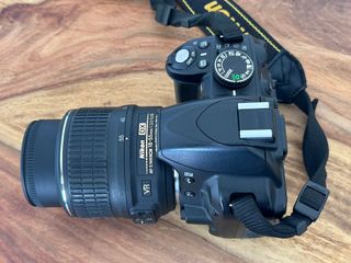 Nikon D3100 con obiettivo 18-55mm VR