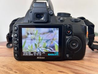 Nikon D3100 con obiettivo 18-55mm VR