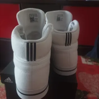 Zapatillas Adidas Blancas.