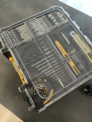 Taladro a batería Powerplus con maletín