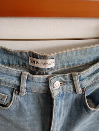 Pantalón vaquero Zara flare desflecado