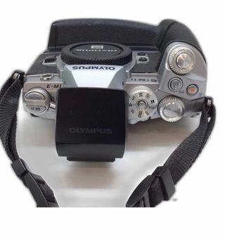 Olympus OM-D E-M1 Plata + Grip HLD-7