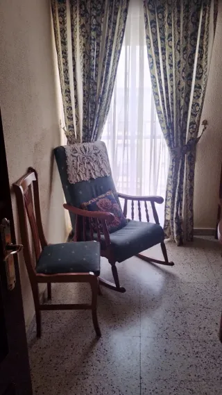 Mesa redonda extensible de 90cm, 4 sillas y 1 mese