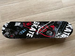 Monopatín infantil con diseño skate