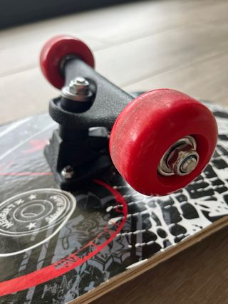 Monopatín infantil con diseño skate